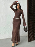 Mina Robe Longue en Dentelle Marron à Manches Évasées - Élégance Sophistiquée