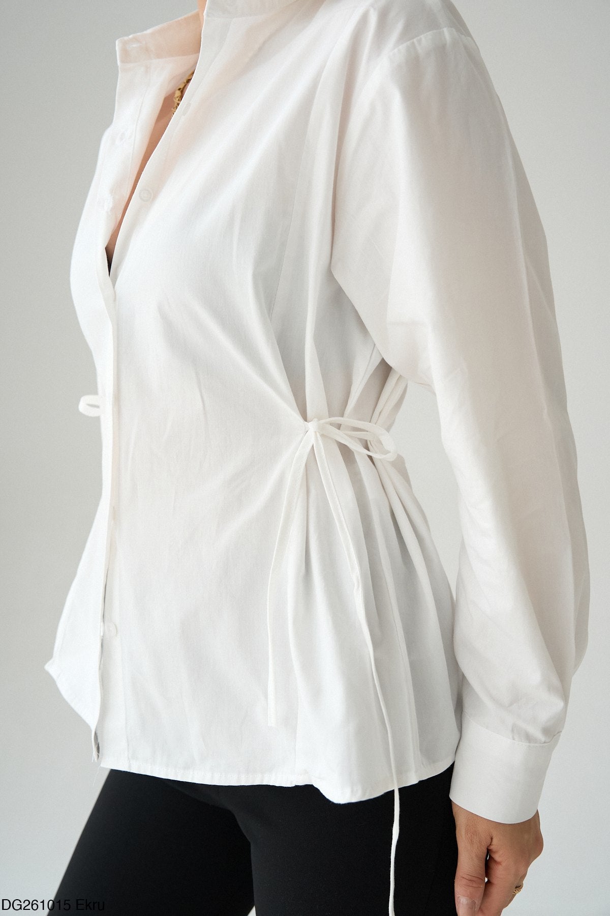 Qari Chemise Cintrée À Ceinture Manches Longues Col Classique