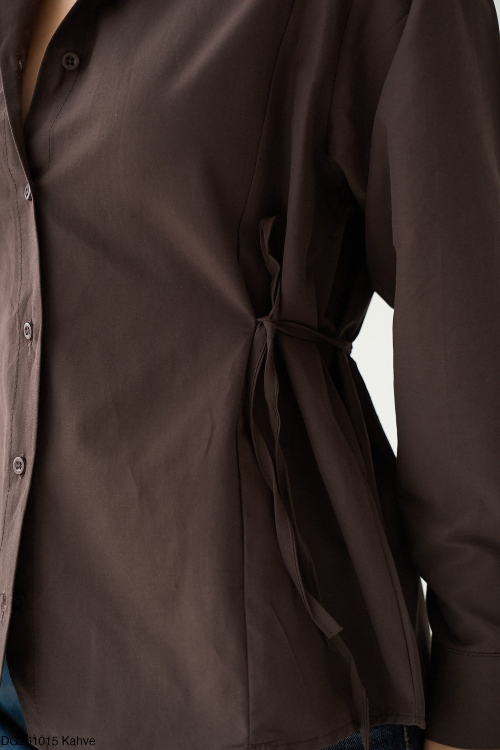 Qari Chemise Cintrée À Ceinture Manches Longues Col Classique