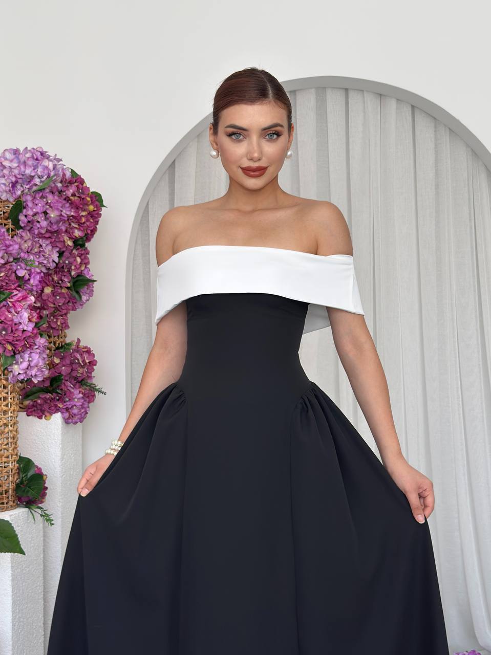 Robe Bicolore Épaules Dénudées – Noir & Blanc